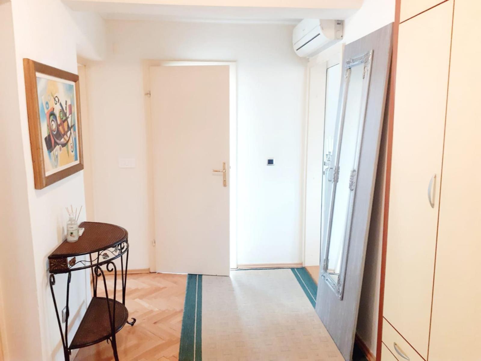 Spacious 80M2 Apartment In The Center Ljubuški Стая снимка